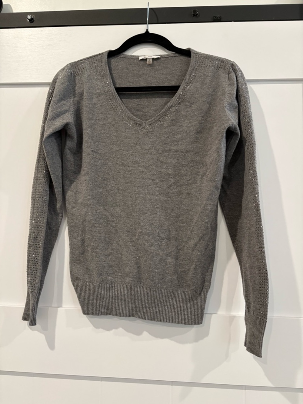 Vila Milano Women's Gray V-Neck Sweater with Subtle Sleeve Detail